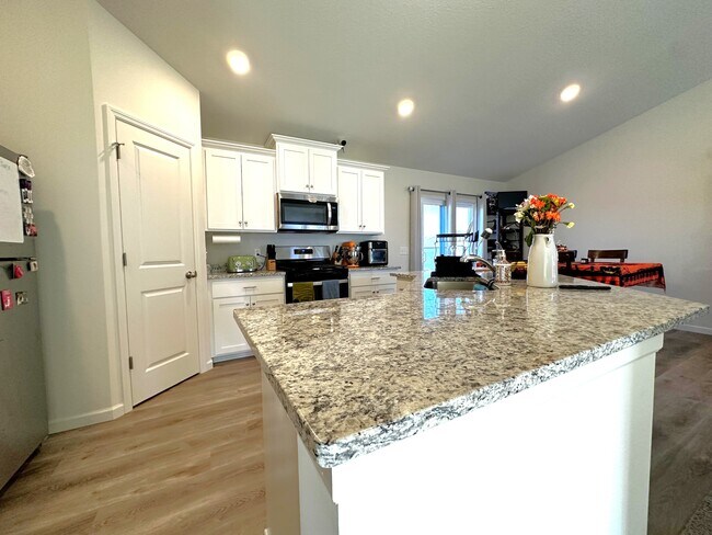 Photo - 39618 Fallbrook Ave