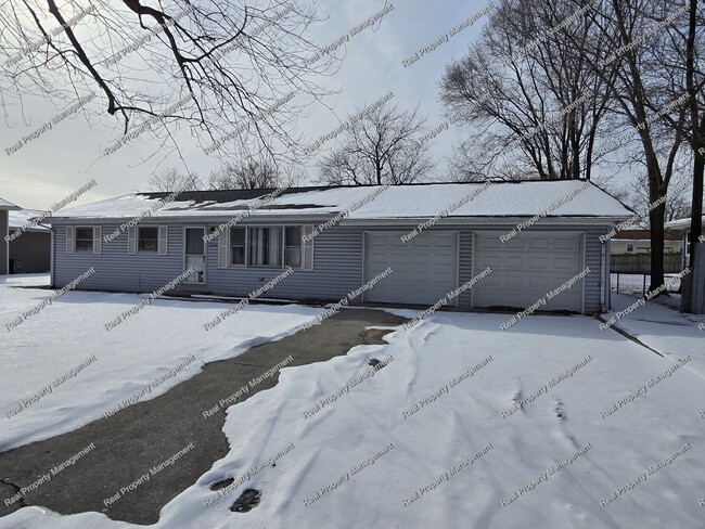 Three Bedroom Ranch w/ Oversized Garage - Three Bedroom Ranch w/ Oversized Garage House