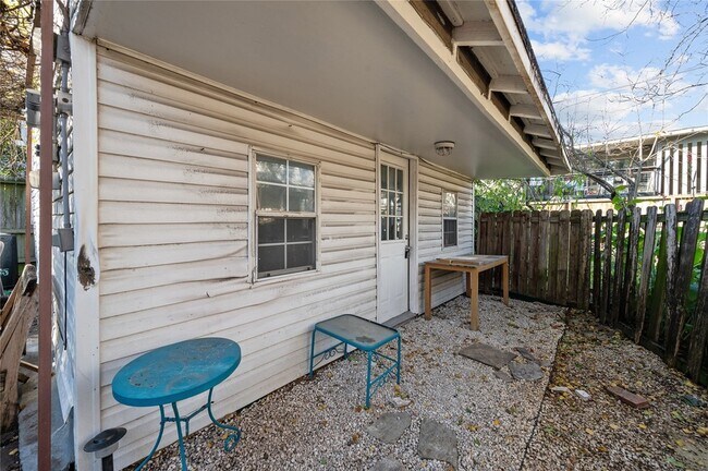 1959 Lexington St Unit B