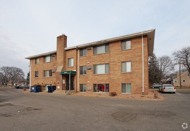 2215 W 74th St