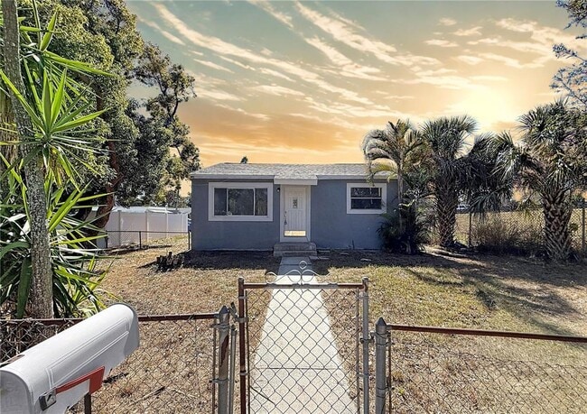 Building Photo - 2100 28th Ave N