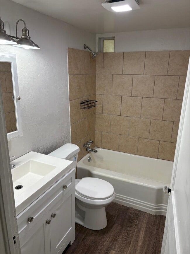 Photo - 406 S Fredonia St