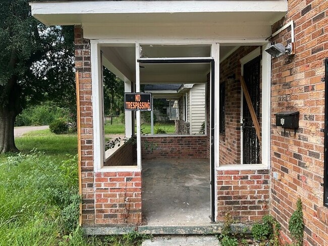 Photo - 2835 Comfort St