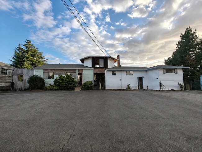Building Photo - Spacious 5 Bed / 2 Bath Home for Rent in Renton, WA Minutes from The Landing!