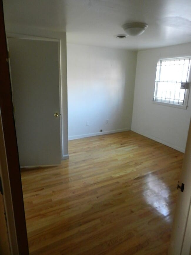 Photo - Roomy Bi-Level 2BR/2BA w/ In-Unit W/D in Washington Square West! Unit #G