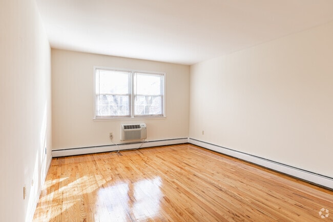 Bedroom - Jackson House Apartments
