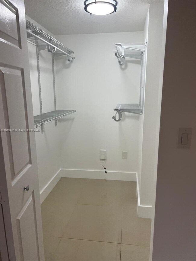 Photo - 2630 SW 28th St Apartment Unit 40