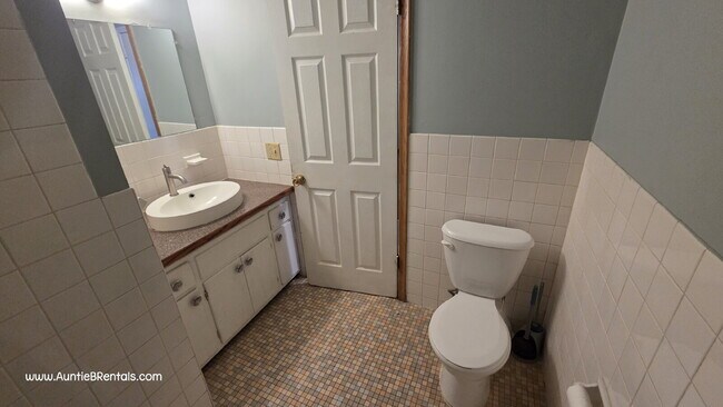Photo - 3 Bedroom 1 Bath Multiplex Unit #3 – Columbia Heights Unit #3