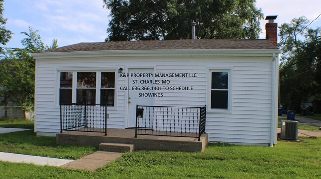 Building Photo - 404 Tecumseh St