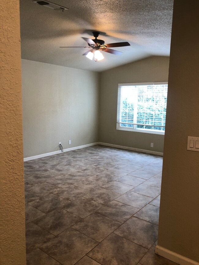 Family Room - 131 Cavan Ct