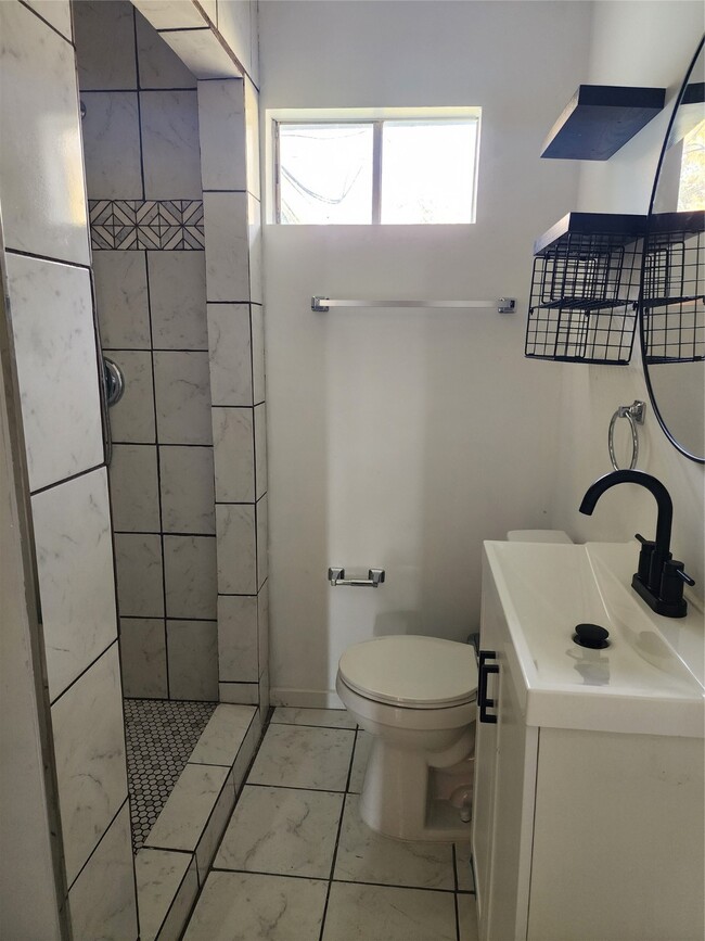 Photo - 2413 Huntington Dr