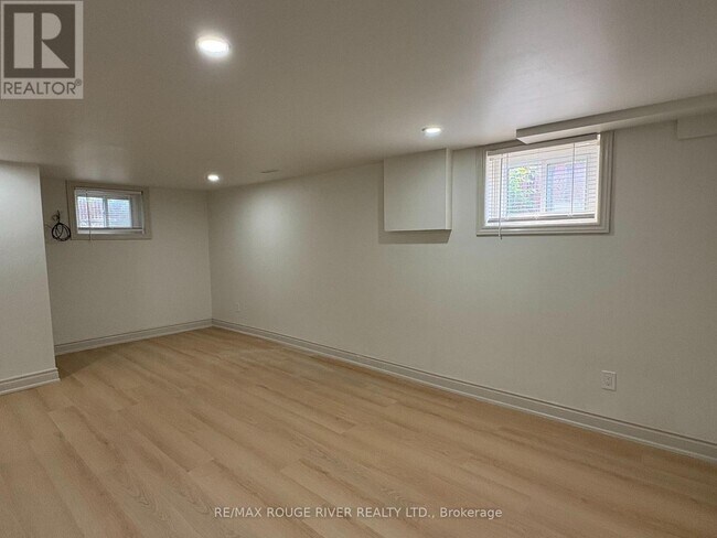 Photo - 121 Lupin Dr