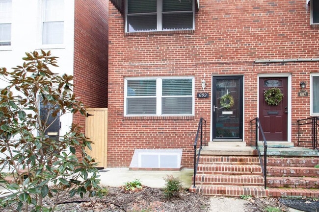 Building Photo - 601 N West St Rental