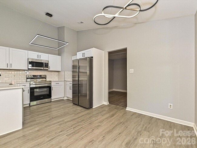 Photo - 633 Pennwood Ln
