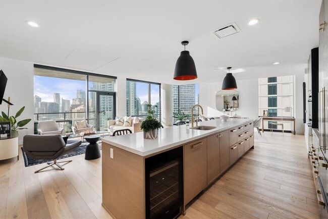 Building Photo - 70 Rainey St Unit 2606
