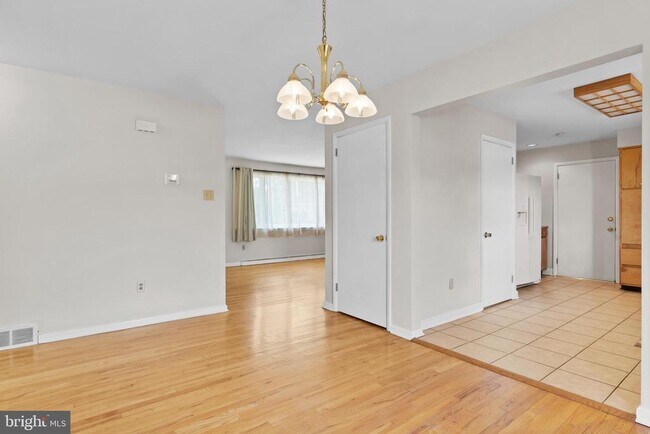 Photo - 213 Sunset Dr