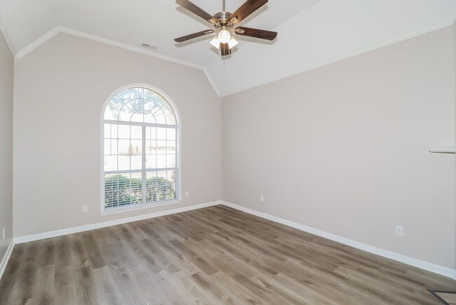 Photo - 607 E Ashley Glen Cir