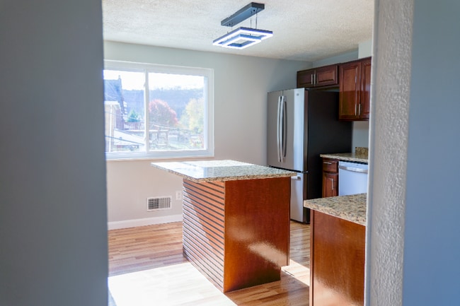 Photo - 526 Magazine St