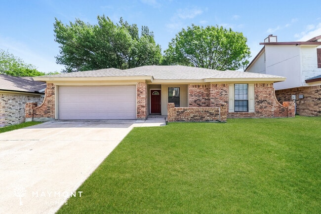 Charming Brick Home with Modern Touches in... - Charming Brick Home with Modern Touches in...