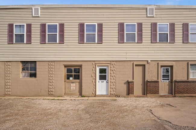 Photo - 827 E Wilson St