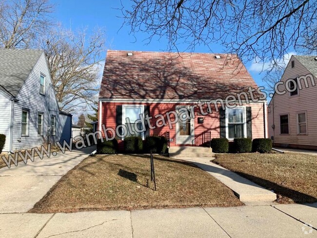 Building Photo - 3 bed 1 1/2 bath cape cod Rental