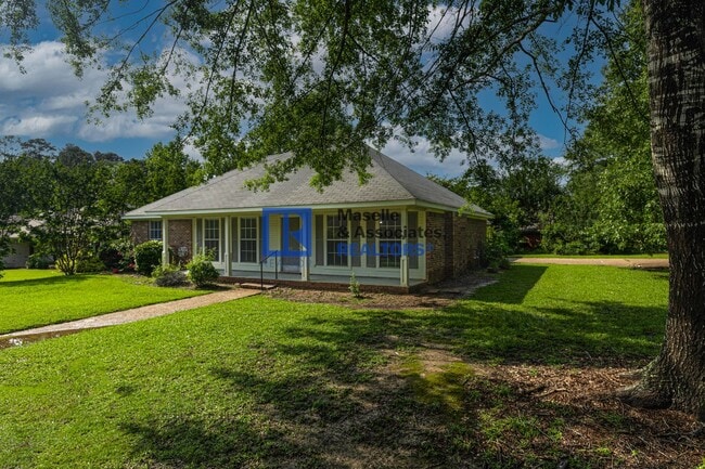 Photo - 3 Bed/2 Bath House on a Corner lot in Brandon