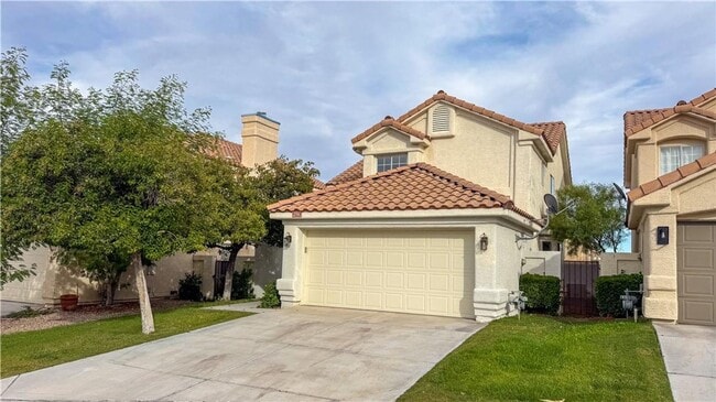 Photo - 3-Bed, 2.5-Bath Summerlin Home with Modern...