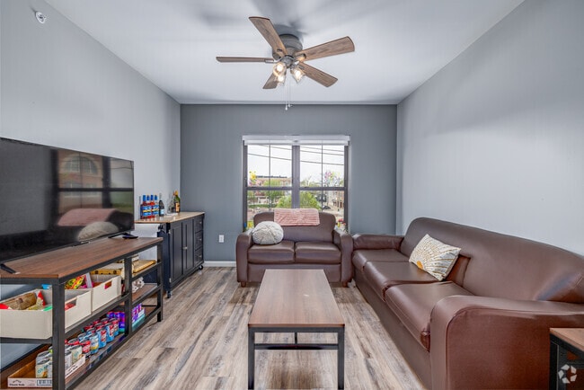 4BR, 2BA - 1,000SF - Living Room - Student Housing- 52 East Park Place