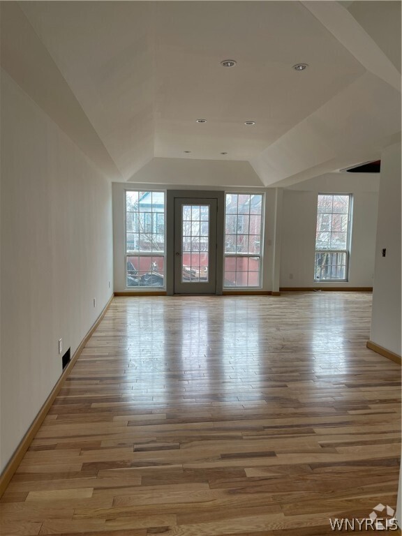 Building Photo - 48 Laurel St Rental
