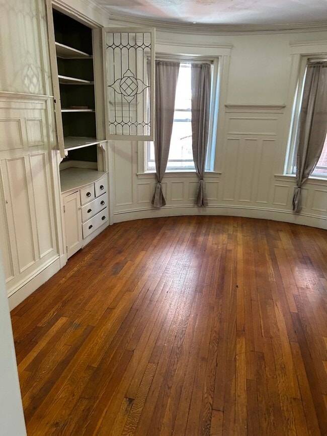 Photo - 4-bed + 2-bath Washington Square Brookline