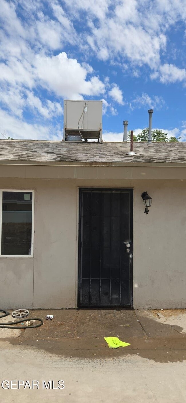 Photo - 187 N Awbrey St Unit 2