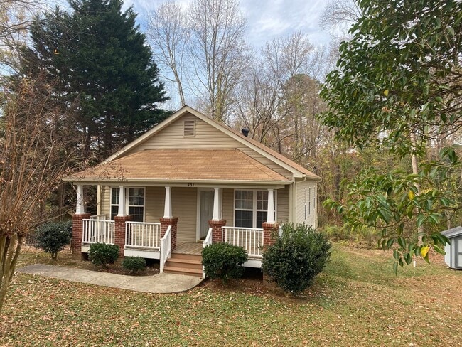 Building Photo - Charming 3 Bedroom, 2 Bathroom Home in Matthews!