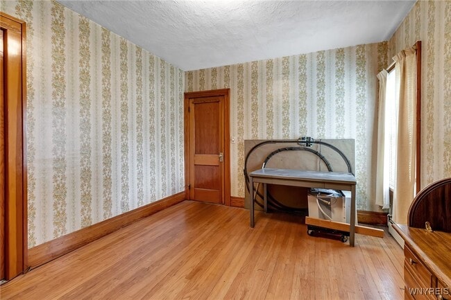 Photo - 5232 Genesee St