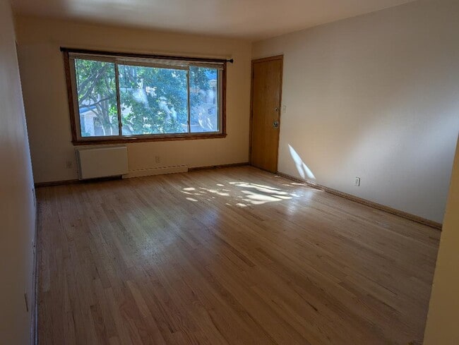 Building Photo - 2123 S 108th St Unit Apt 3