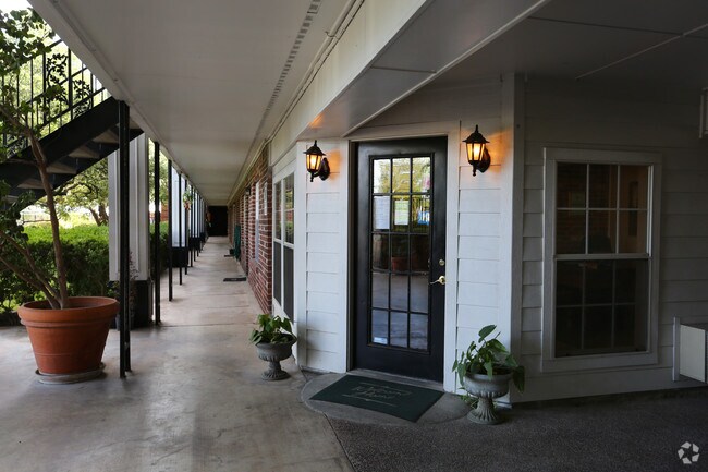 Oficina de arrendamiento - Towne Oaks II