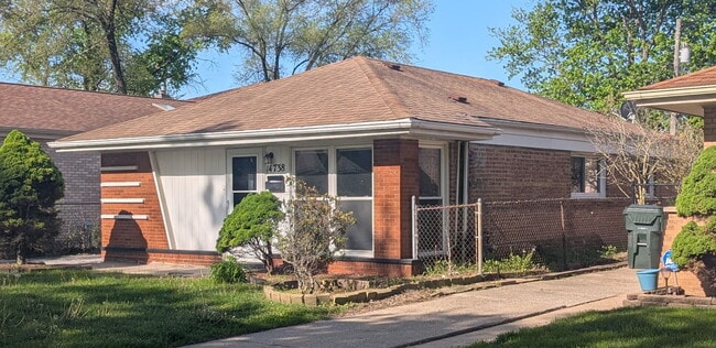 Photo - 14738 Blackstone Ave