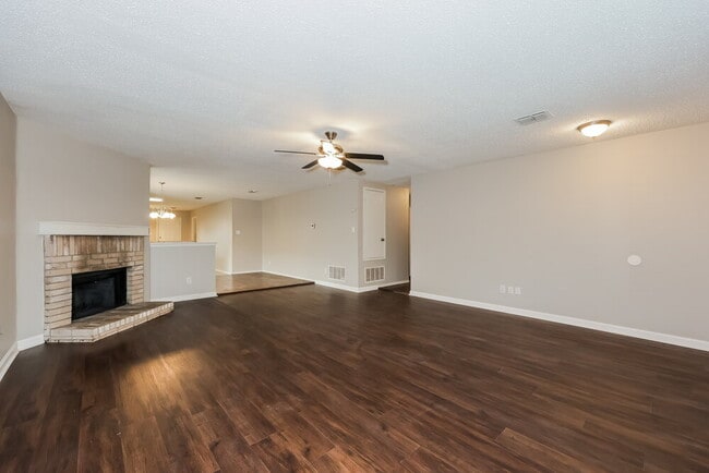 Photo - 8412 Seven Oaks Ln