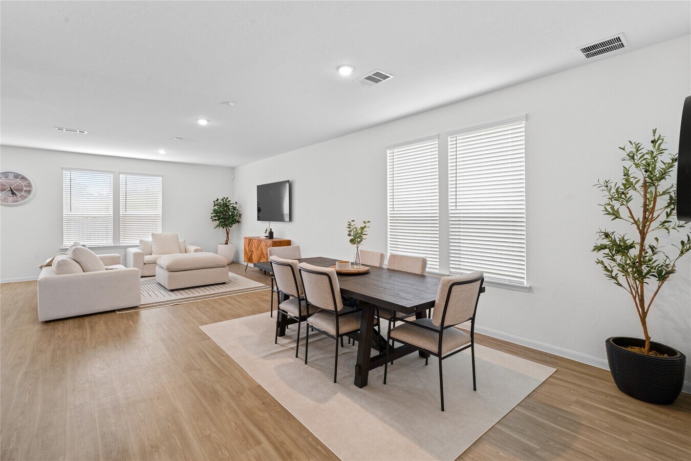 Photo - 23439 Wrexham St