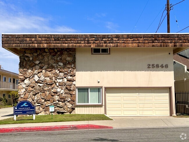 Building Photo - Oak Street Apartments