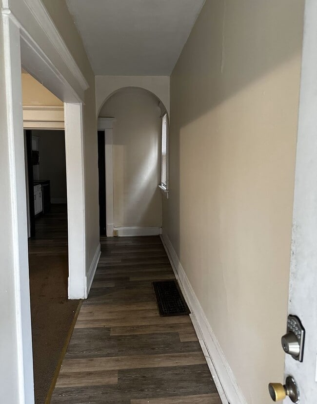 Building Photo - 1626 Summit- Rental