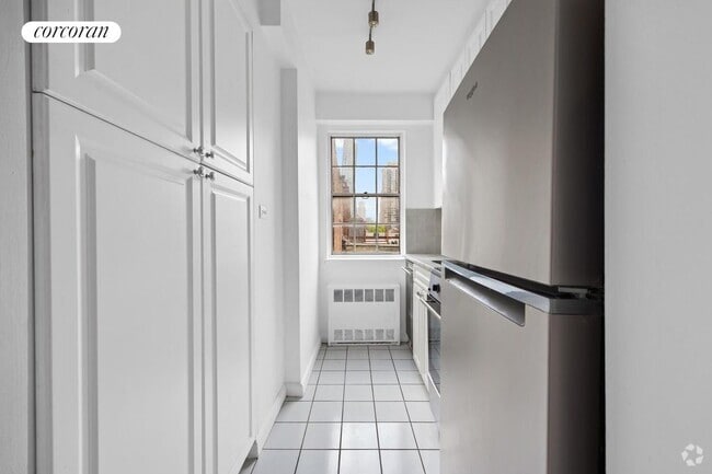 Building Photo - 245 E 35th St Rental