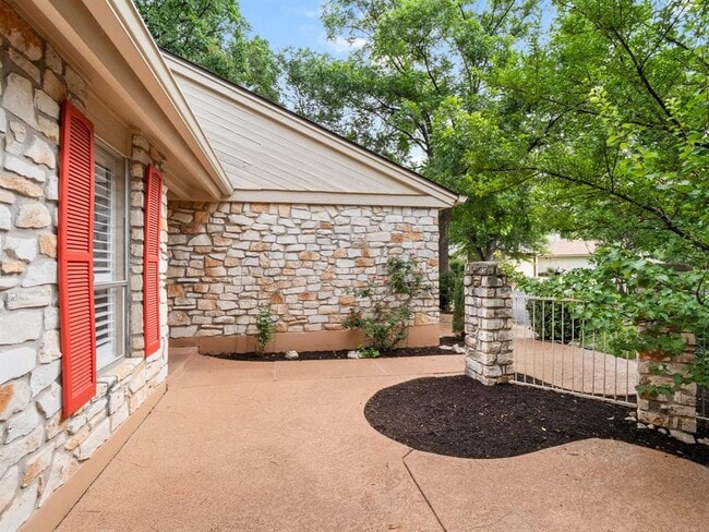 6109 Grass Hollow