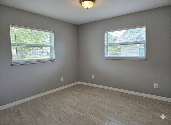 Photo - 1006 14th Ave NW