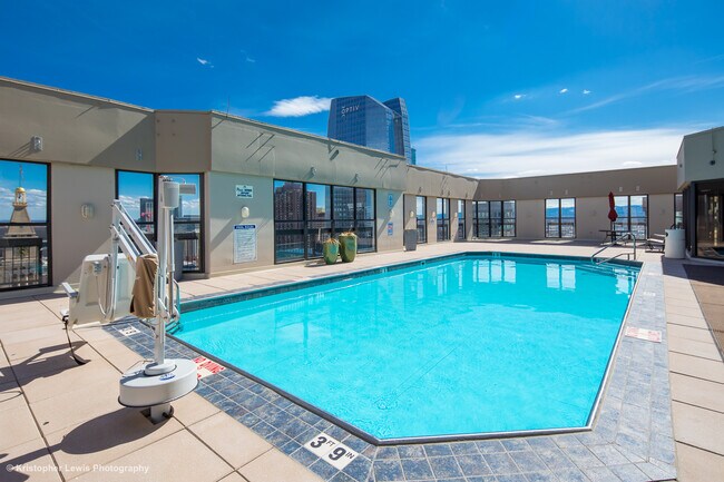 Photo - 1625 Larimer St