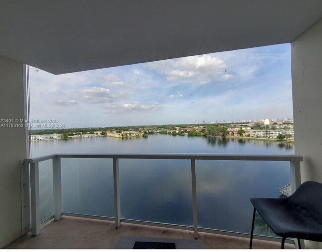 Photo - 1301 NE Miami Gardens Dr Condominio Unidad 1004W