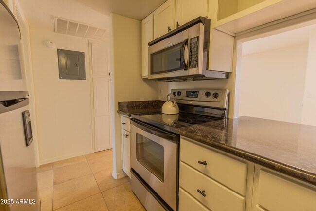 Photo - 3619 E Monterosa St Unidad 202