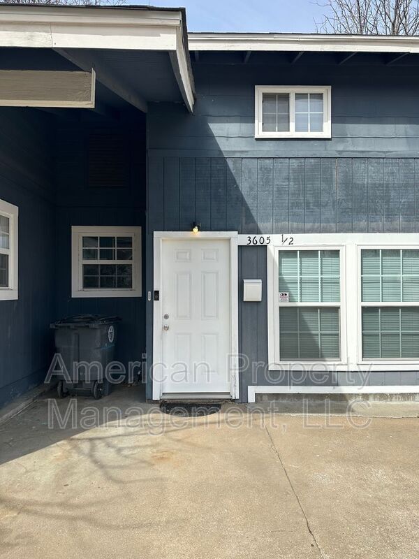 3605 1/2 E 16th St-