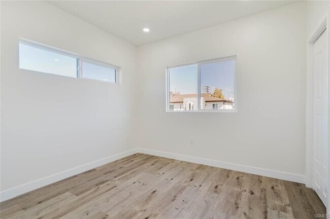 5732 Willowcrest Ave Unit 3