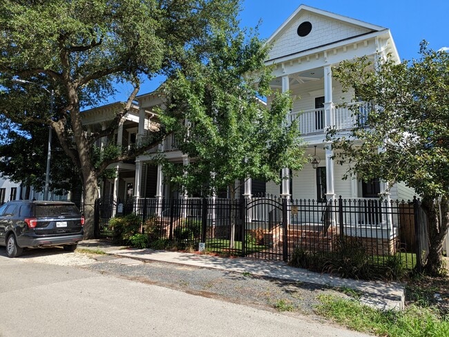 Photo - 722 E 29th St