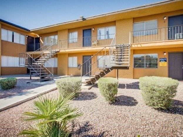 Photo - 1121 E Desert Inn Rd Apartments